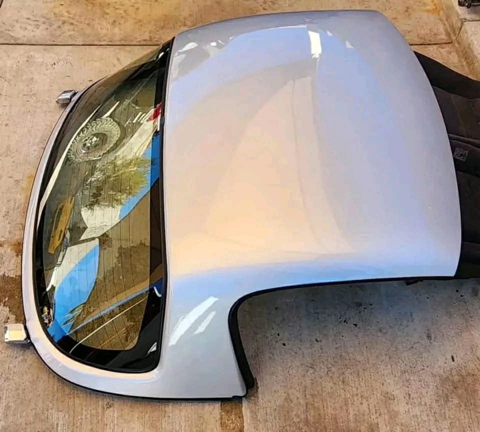 Mazda Miata MX-5 Factory OEM Hardtop (Silver / Silver Metallic)